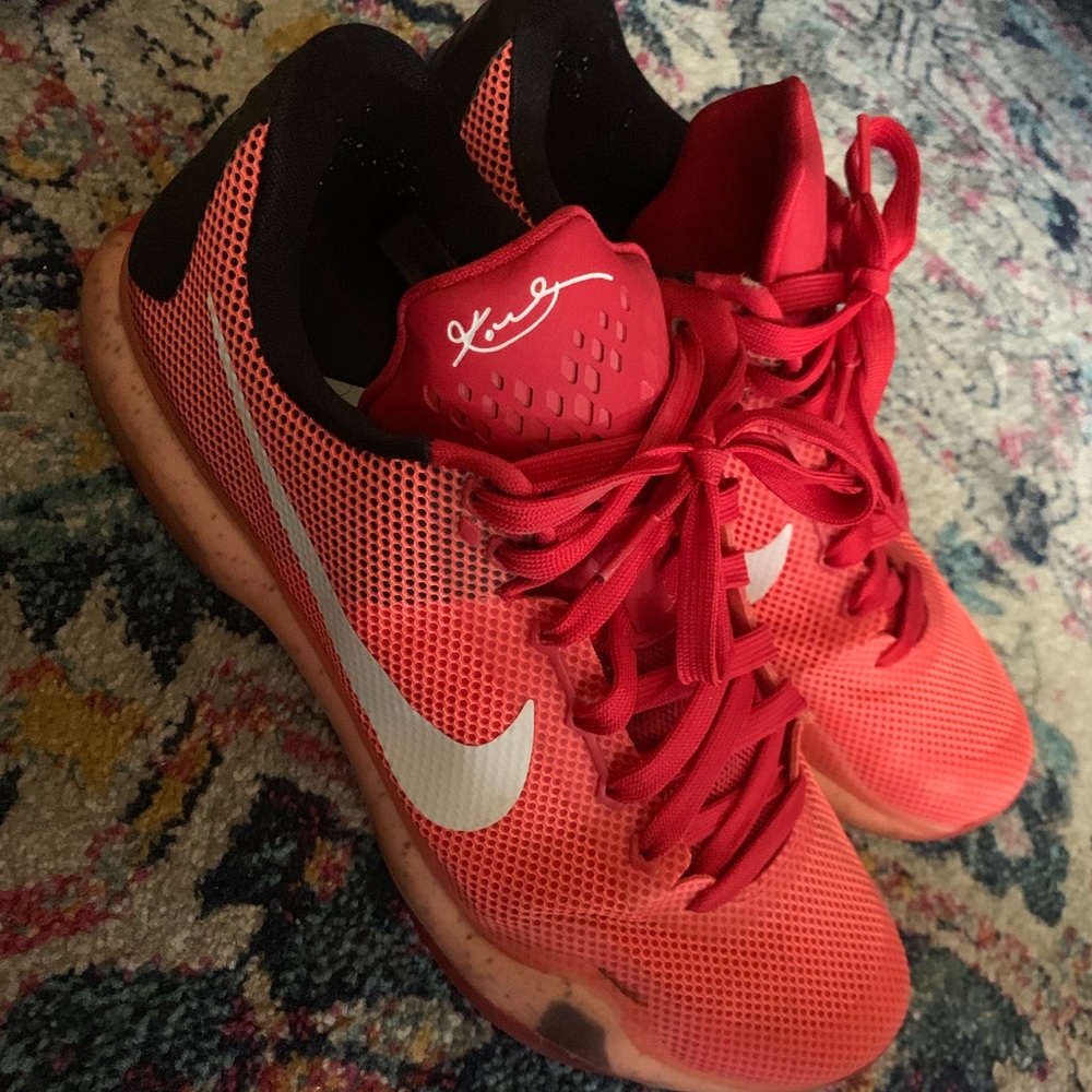 Men’s Kobe size 10.5